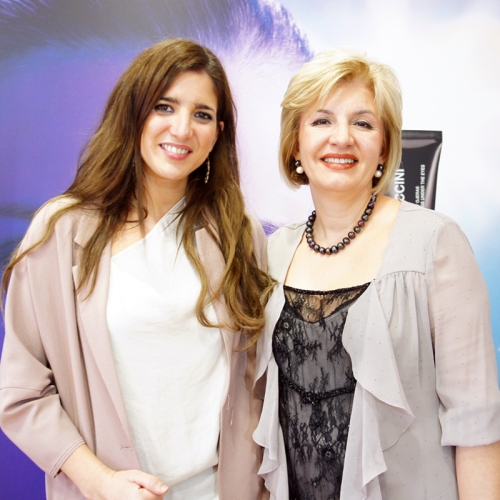 La actriz Lucía Jiménez junto a Mª Ángeles Vidal, presidenta de Germaine de Capuccini, en la Academia de Cine.